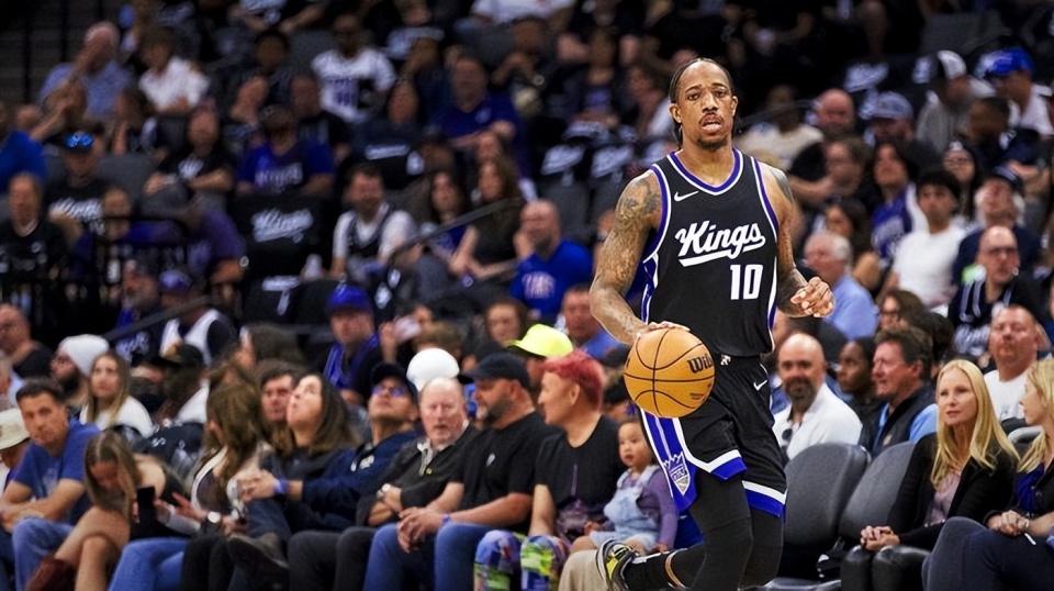 勇士碾压独行侠，德罗赞点燃赛场