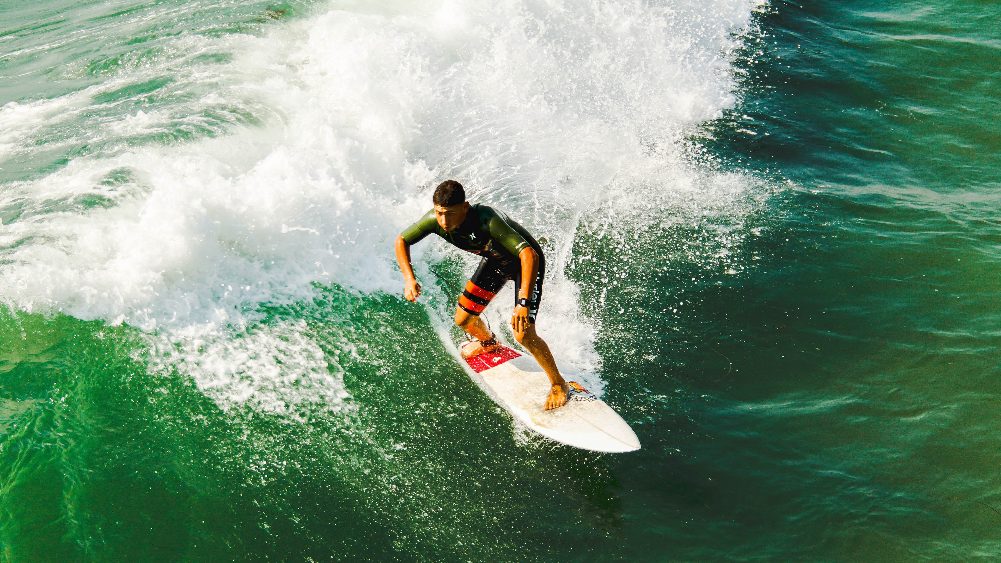 北京队黄蜂战术蛰伤F1围场，揭幕战暗藏中国科技风暴