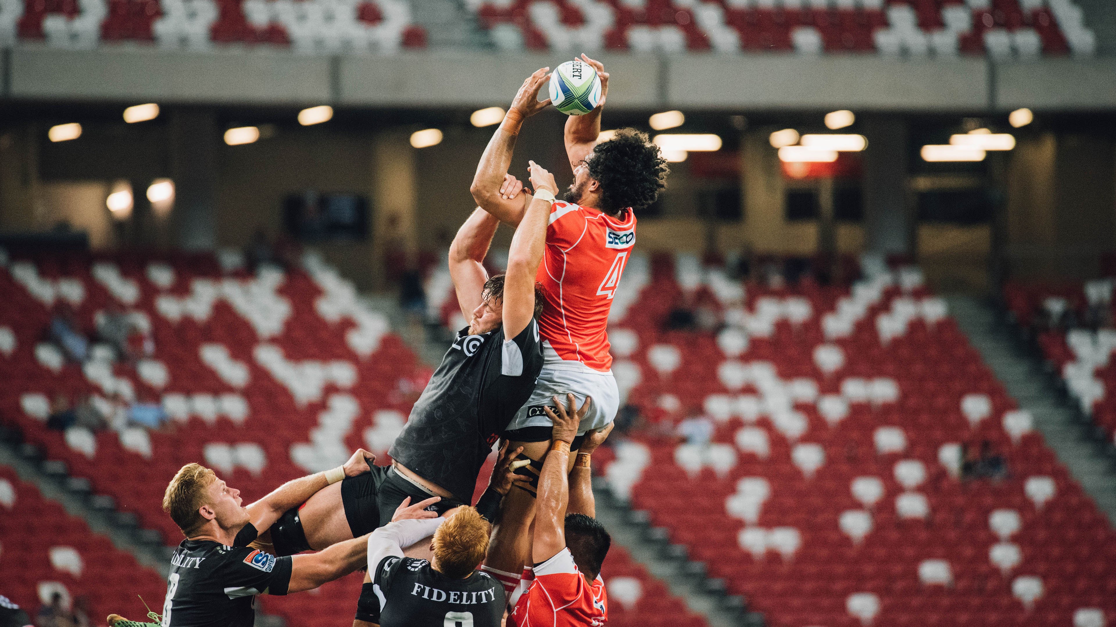 当森林狼横扫深圳，班凯罗在F1赛道踩下油门，体育的平行宇宙与人类竞争本能