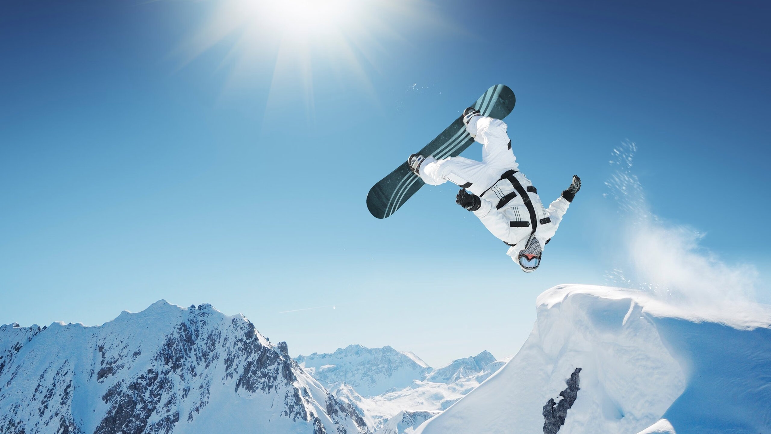 三笘薰的足球，当绿茵场成为第三世界的最后防线