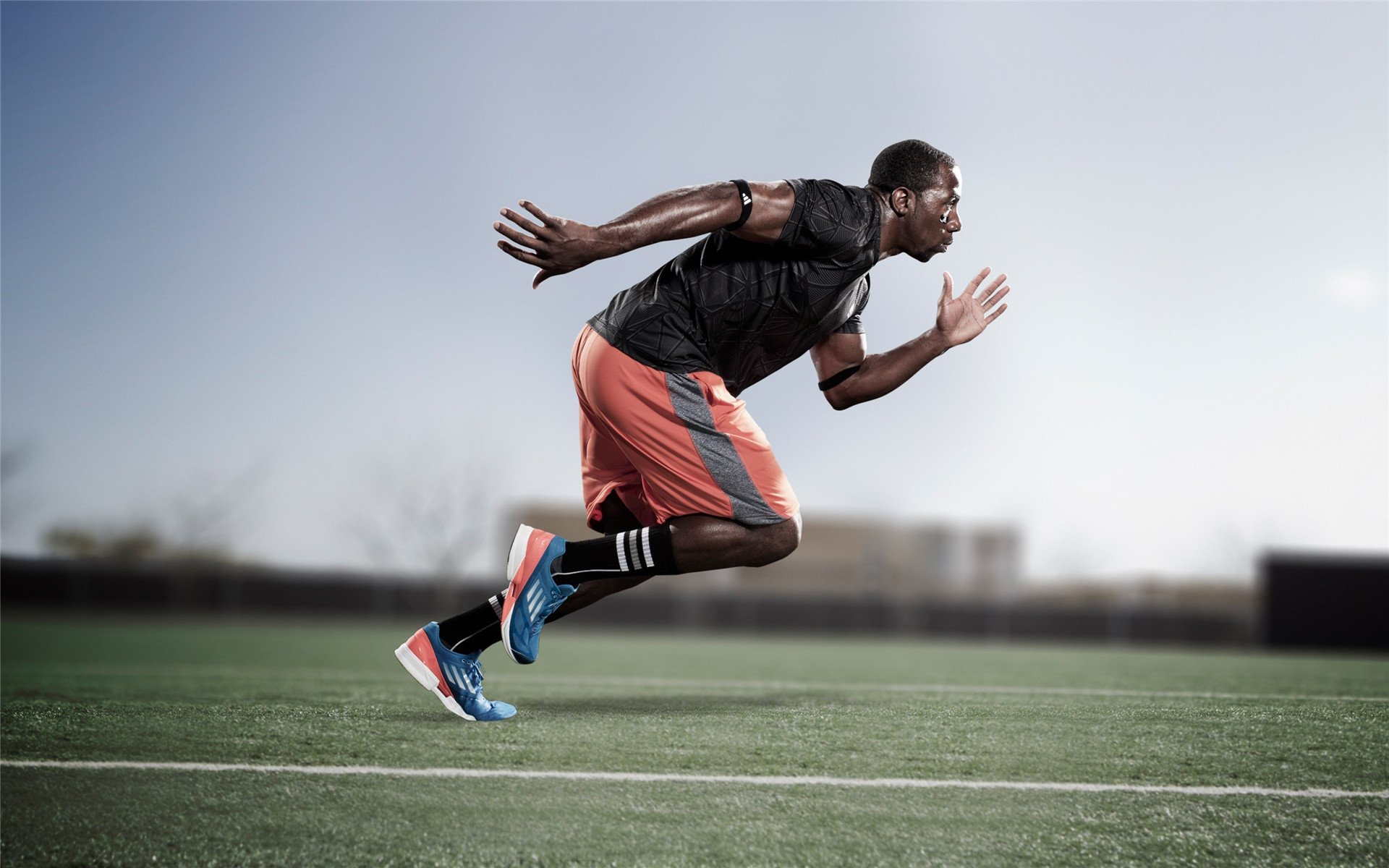 开云体育2026-太阳压制老鹰，当德罗赞在F1式年度争冠中接管比赛